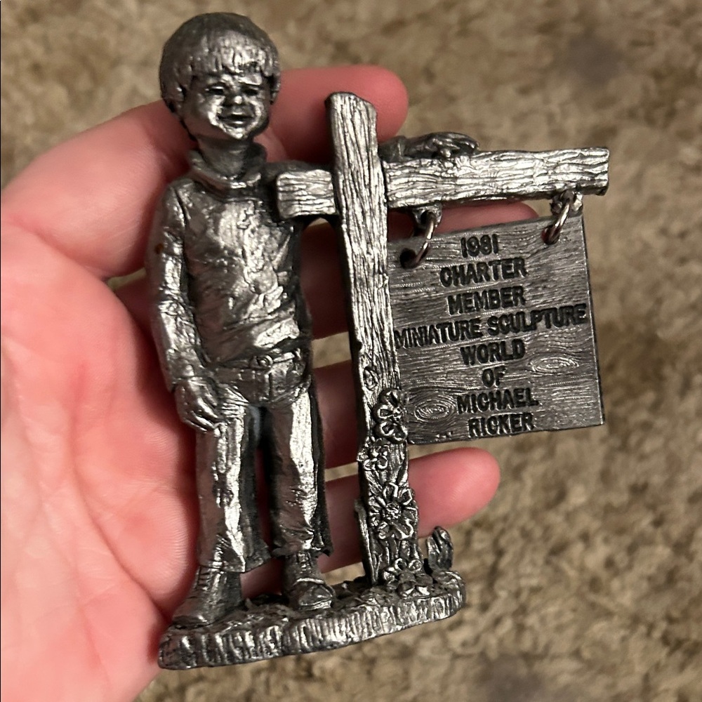 Michael Ricker  1981 Miniature Sculpture Pewter Figurine